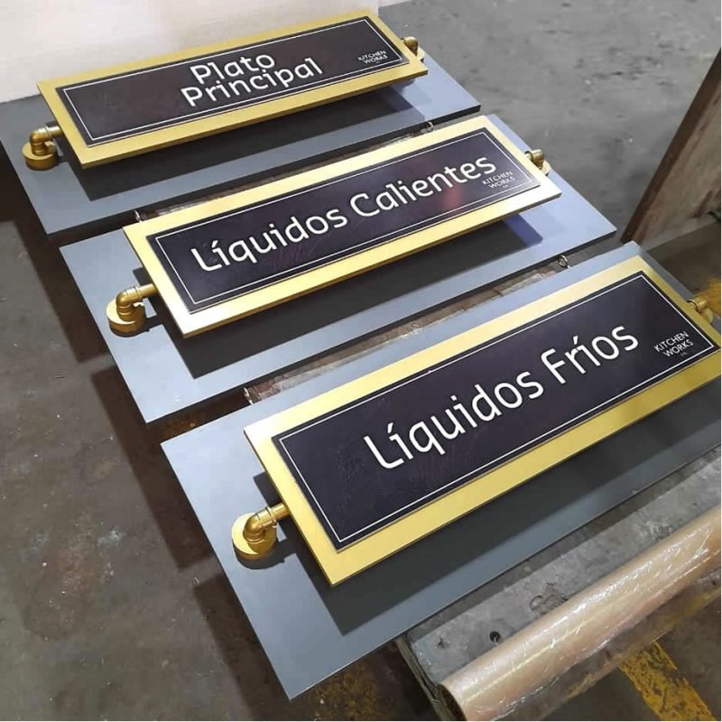 Letreros para caminos urbanos (SKU:0501) - Padilla Publicidad
