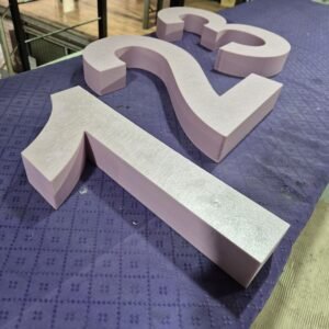 Letras volumetricas en plumavit (SKU:2304)